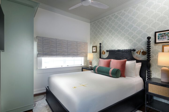 Room 15 of 32