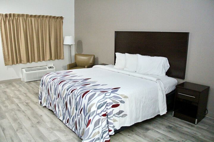 Red Roof Inn & Suites Lake Orion / Auburn Hills