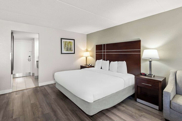 Best Western Luxbury Inn Fort Wayne