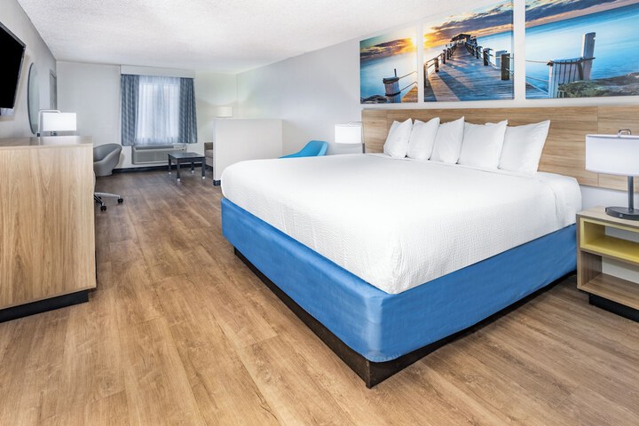 Room 15 of 28