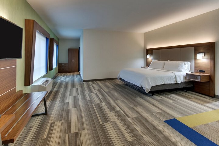 Room 35 of 91