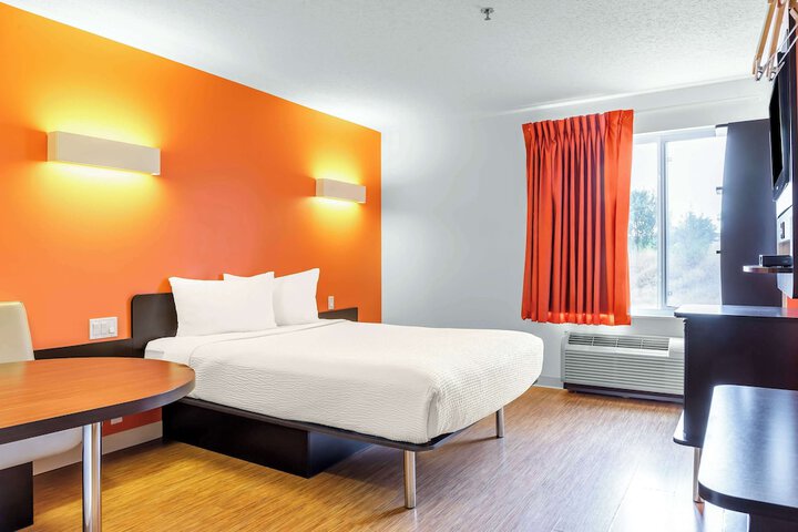Room 18 of 25