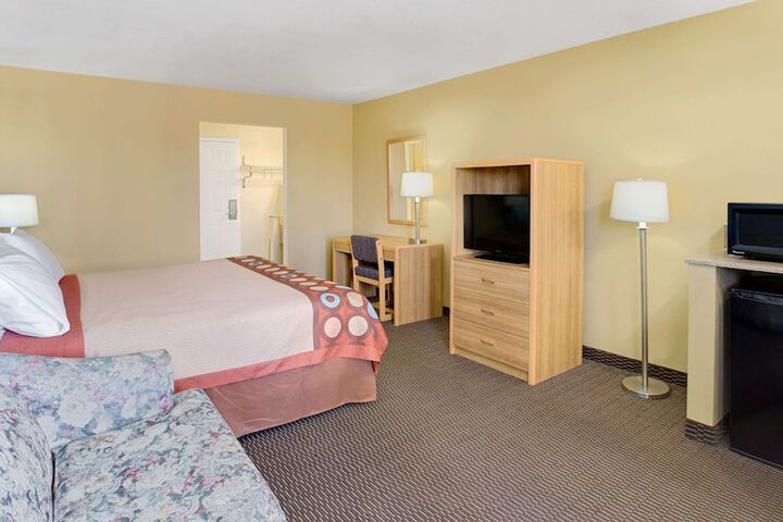 Room 14 of 19