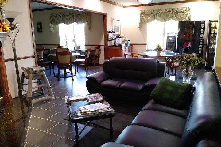 Baymont by Wyndham Waterford / Burlington WI