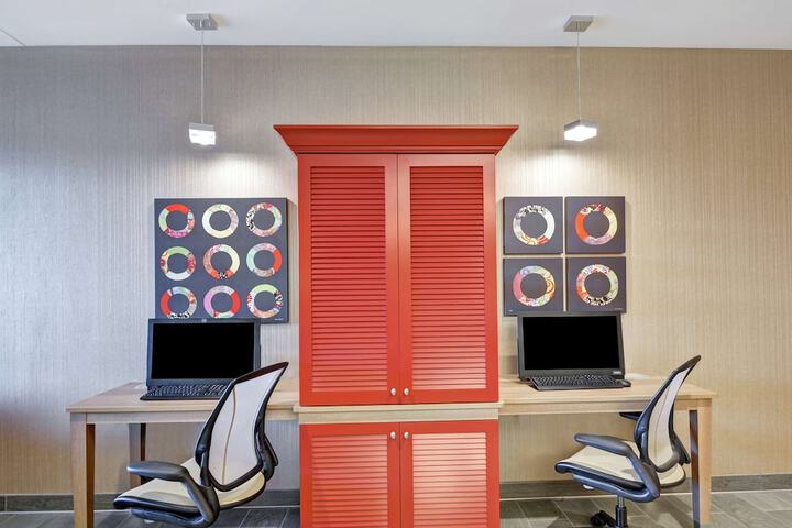 Business Center 52 of 54