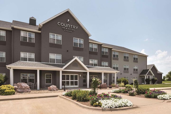 Country Inn & Suites by Radisson Pella, IA