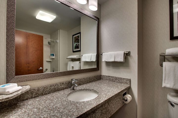 Room 40 of 83