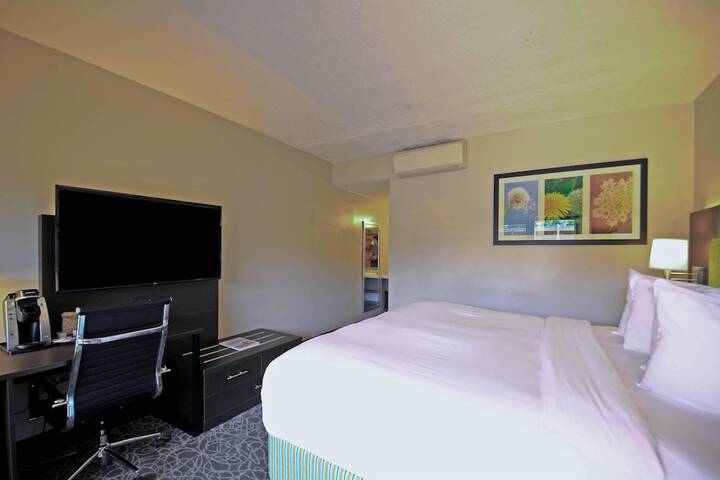 El Sendero Inn an Ascend Collection Hotel