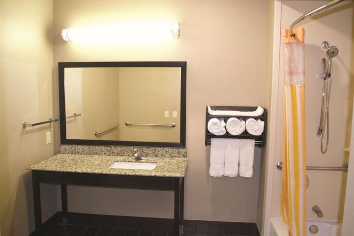 Room 27 of 41