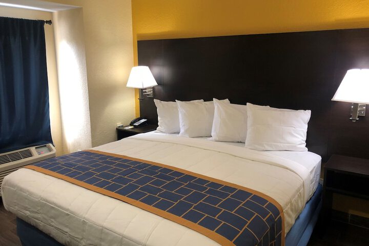 Room 34 of 95
