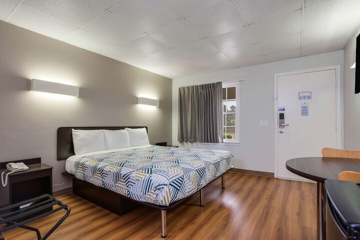 Room 21 of 27