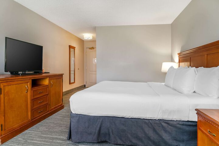 Country Inn & Suites by Radisson Rossford - Toledo South