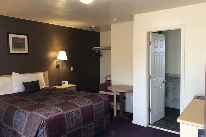 Room 6 of 17