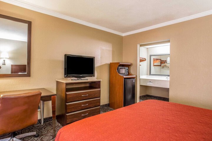 Room 19 of 48