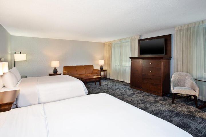 Crowne Plaza Chicago-Northbrook by IHG