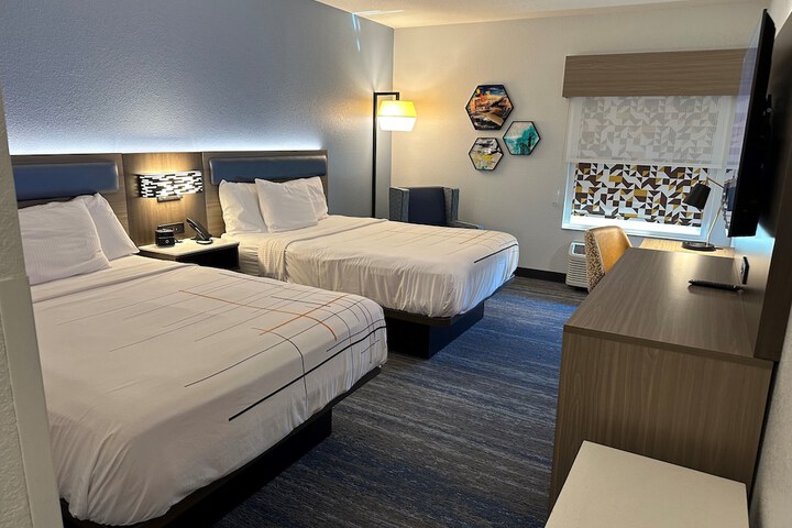 Room 13 of 40