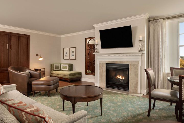 Hotel Roanoke & Conference Center Curio Collection by Hilton