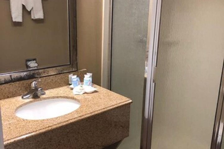 Room 12 of 37