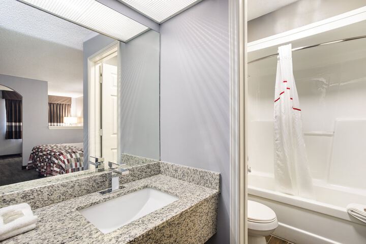 Red Roof Inn & Suites Athens AL