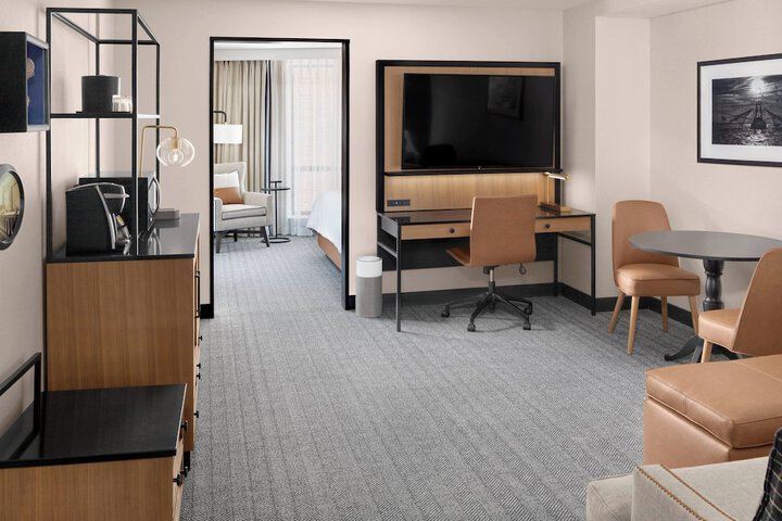 Room 13 of 27