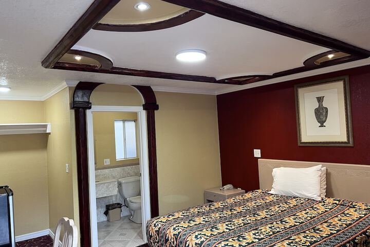 Room 5 of 14