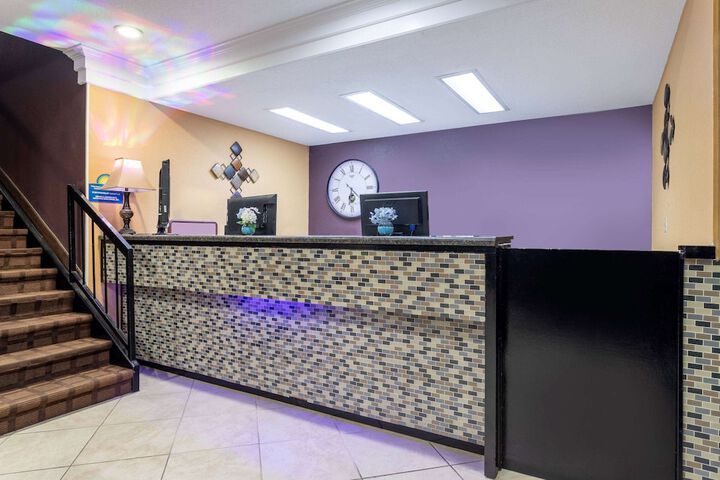 Days Inn by Wyndham Anderson IN