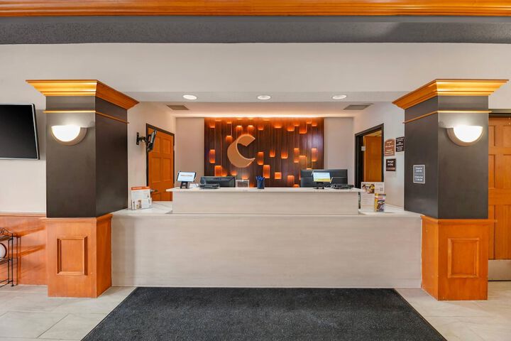 Comfort Inn & Suites Sheboygan I-43