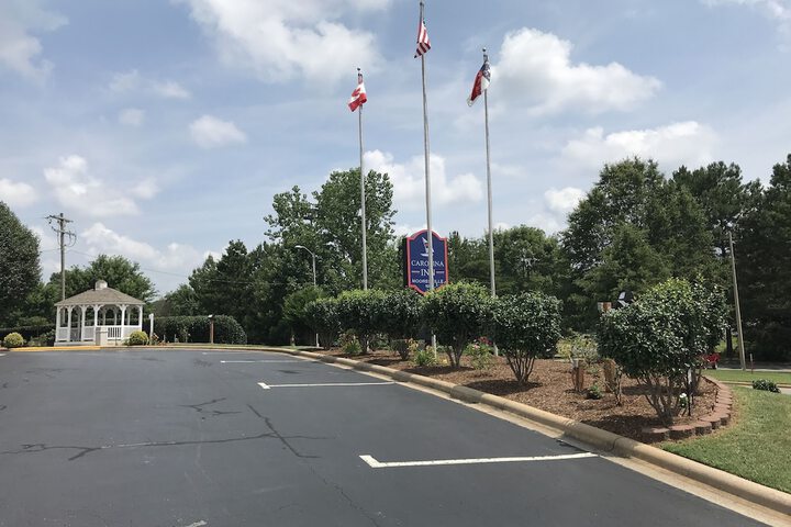 Carolina Inn & Suites of Lake Norman