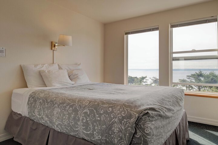 Ester Lee Oceanview Inn