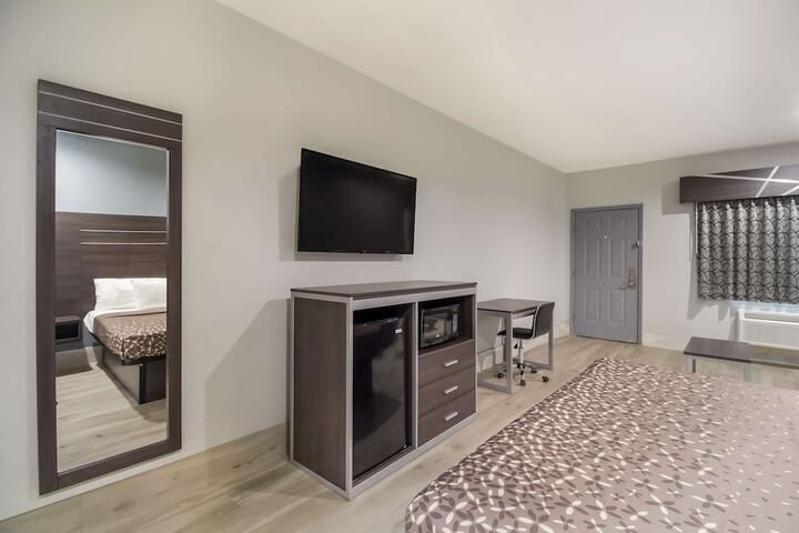 Room 10 of 35