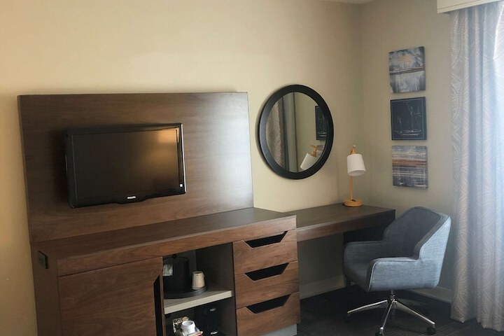 Hampton Inn & Suites Norfolk-Airport