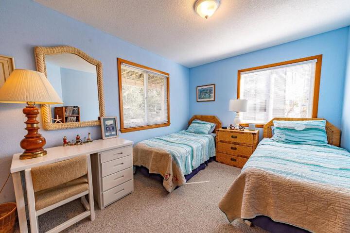 Duck R Way - Poteskeet Ocean View, 260 Yds to Beach, Pool, Hot Tub, Walk to Downtown Duck