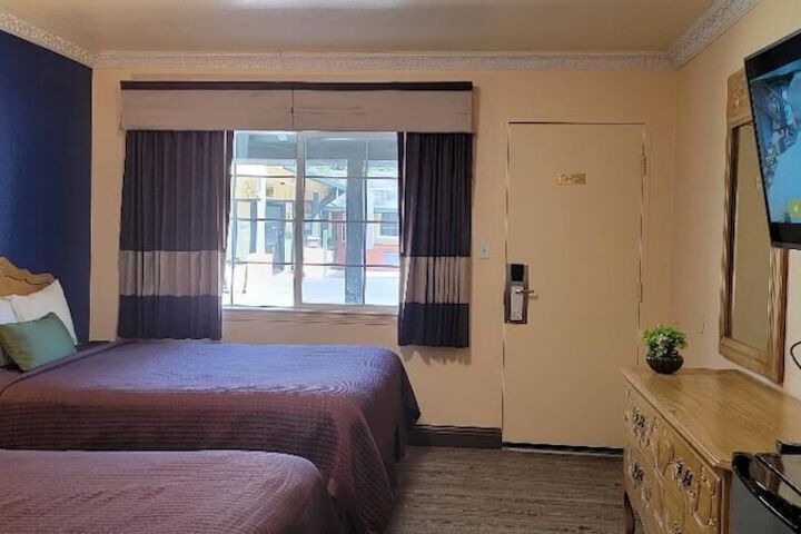 Room 35 of 71