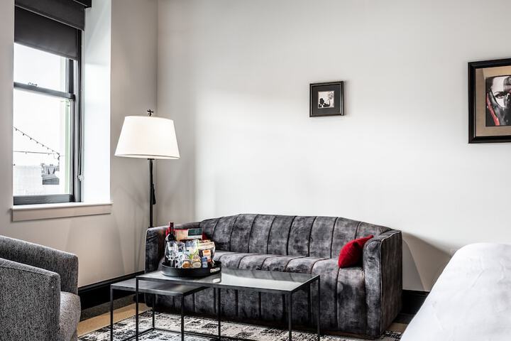 Room 32 of 67