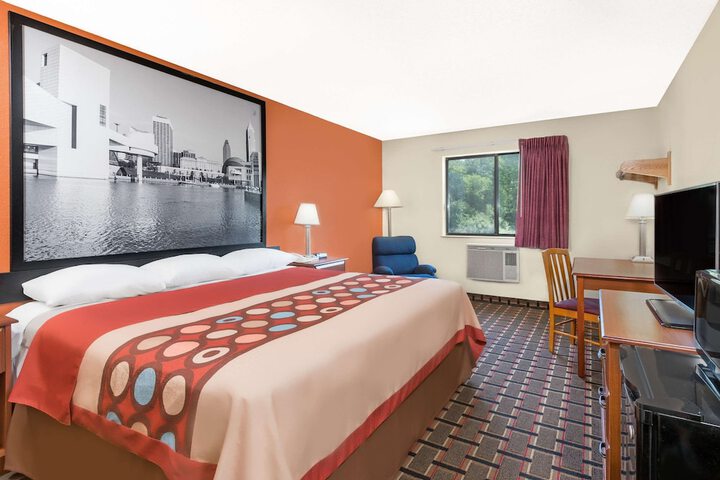 Room 8 of 14