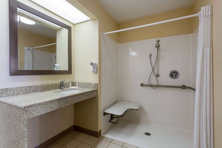 Room 10 of 26