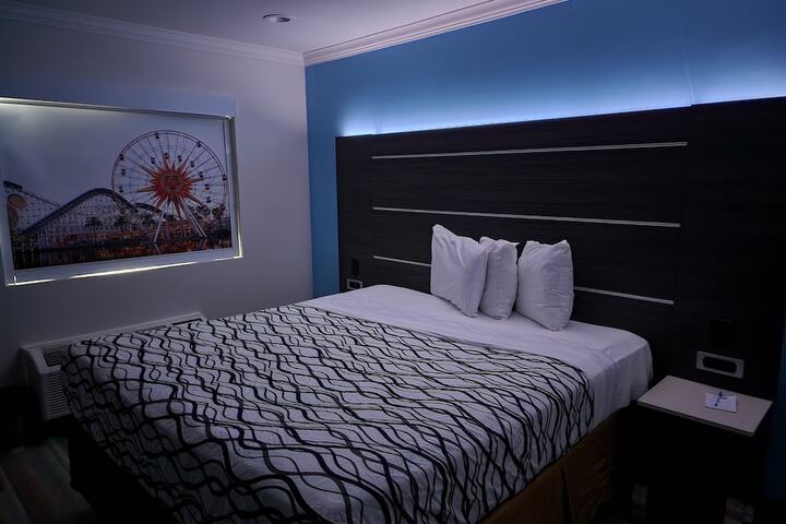 Travelodge by Wyndham Fullerton Near Anaheim