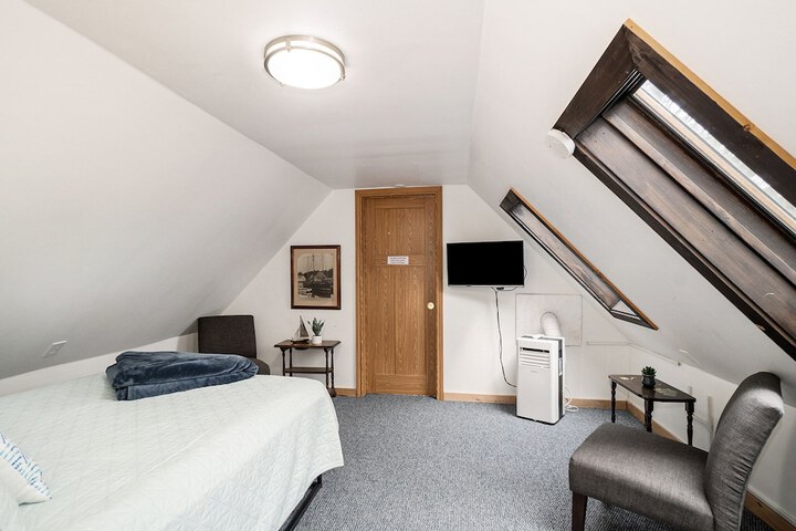 Room 38 of 128