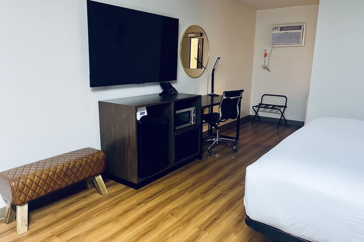Room 50 of 84