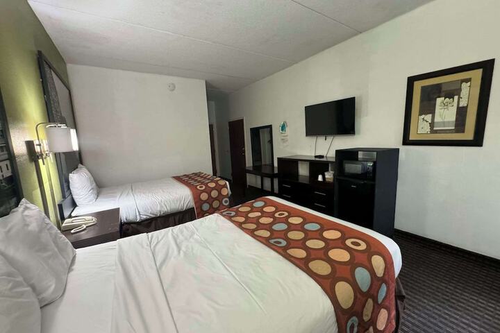 Room 17 of 28