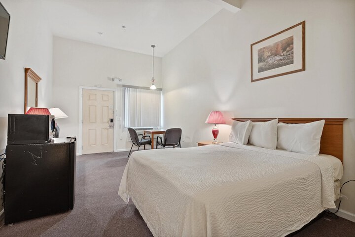 Room 9 of 15