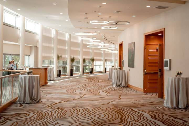 Ballroom/Hall 86 of 104