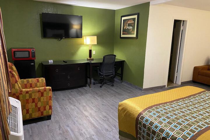 Room 16 of 19