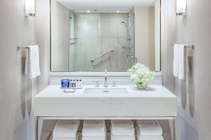 The Marquette Hotel Curio Collection by Hilton