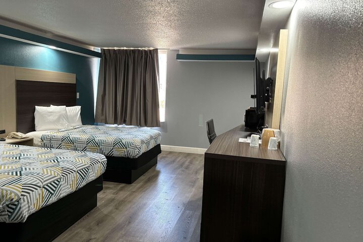 Room 6 of 32