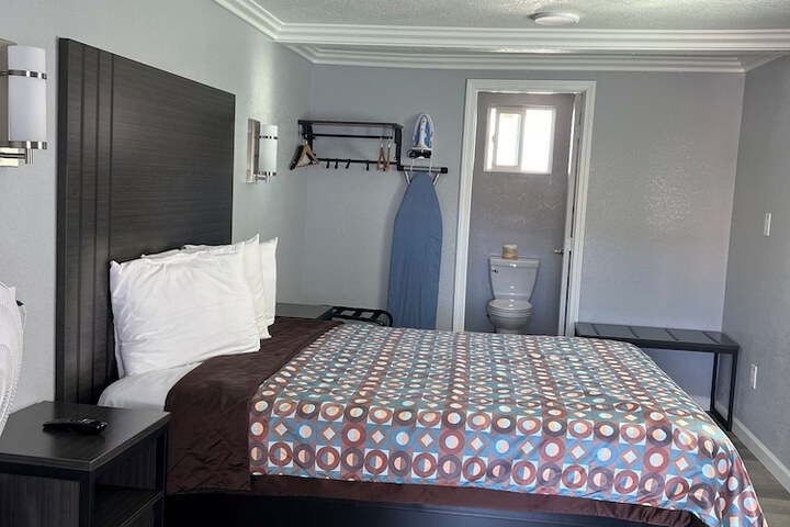 Room 13 of 22