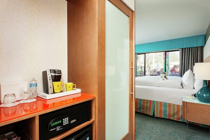 Room 21 of 43
