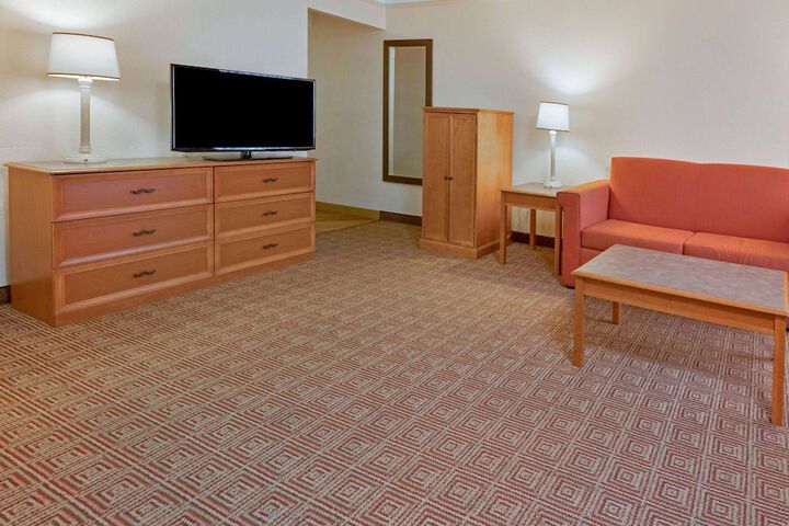 Room 11 of 28