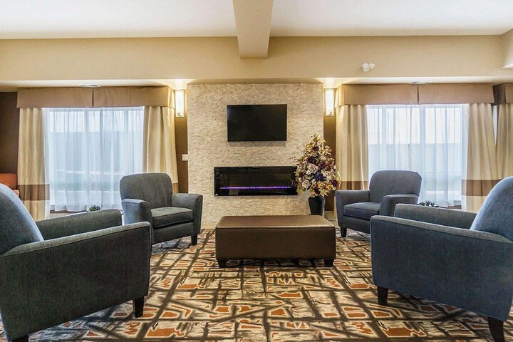 Comfort Inn & Suites Edmonton International Airport