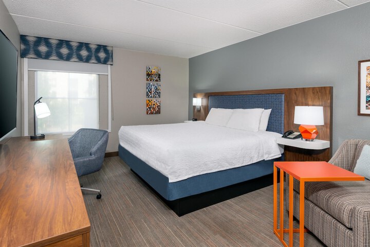 Hampton Inn & Suites Charlottesville-At the University